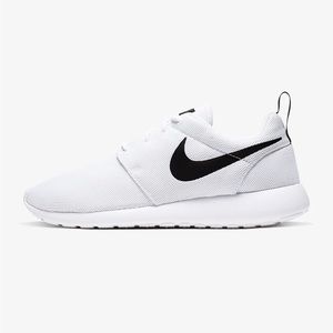 Nike Roshe One Women's Running Tennis Walking Casual Shoe in (BLACK & WHITE) (7)